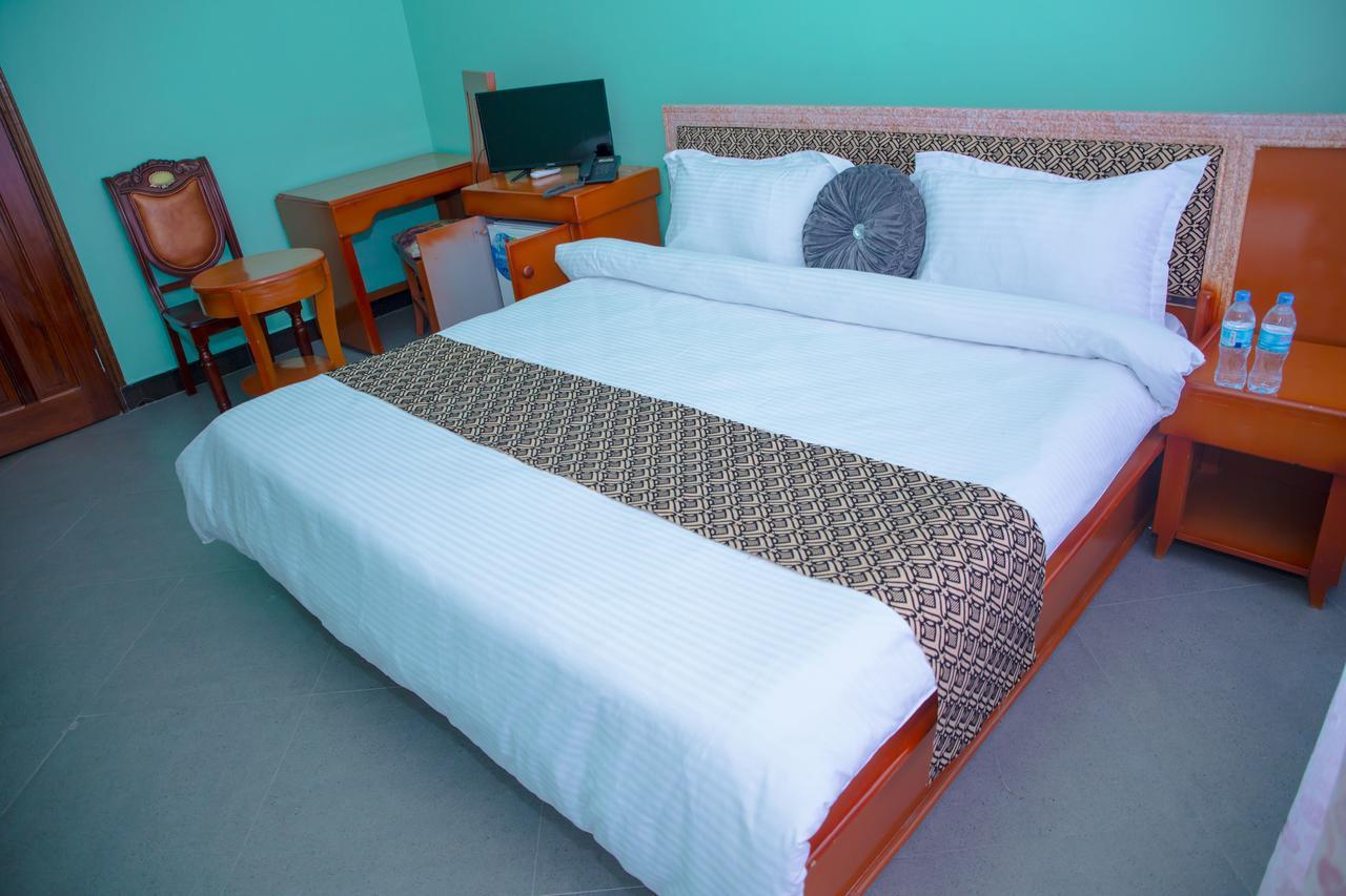 Bl Airport Hotel Dar es Salaam Esterno foto