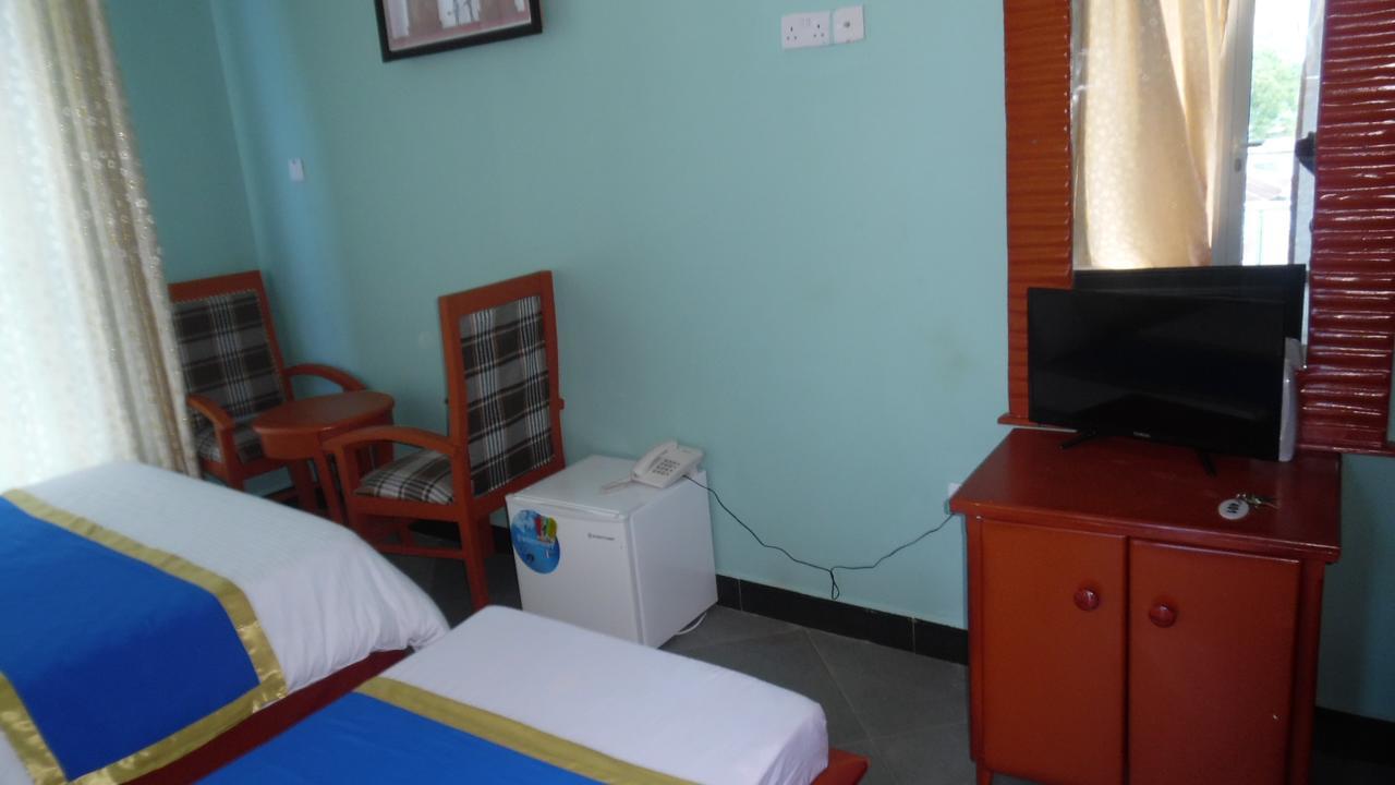 Bl Airport Hotel Dar es Salaam Esterno foto
